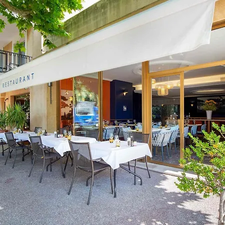 Mercure Centre Bompard La Corniche 4*